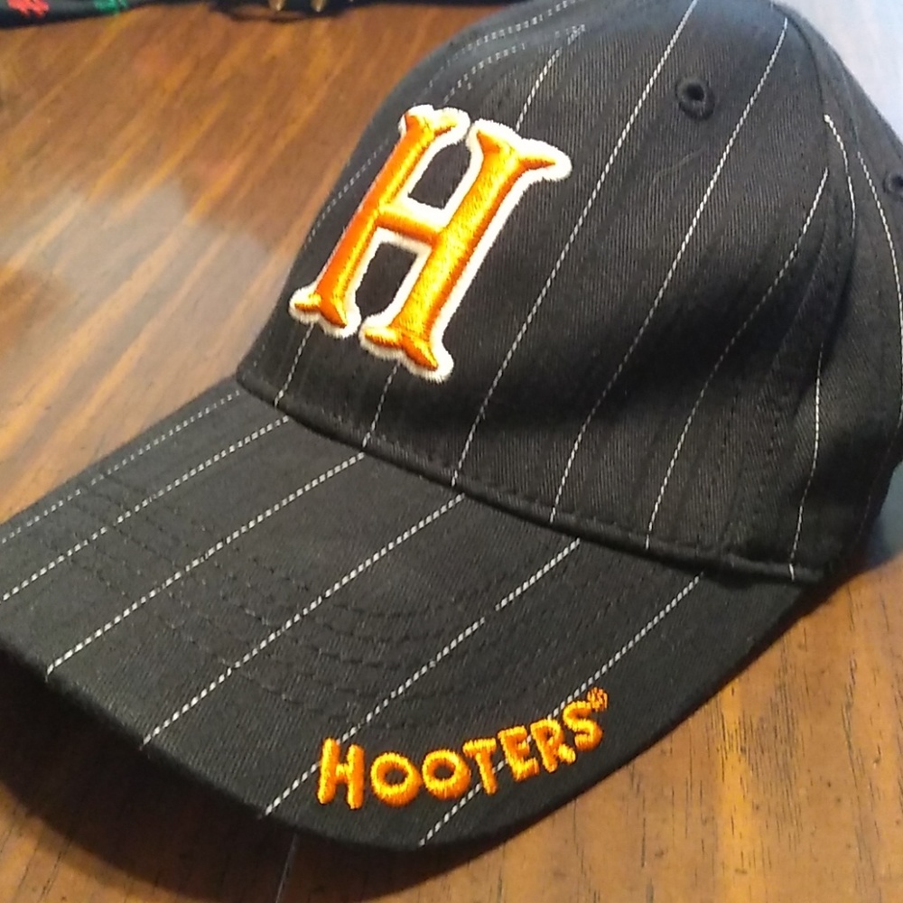 Hooters baseball cap